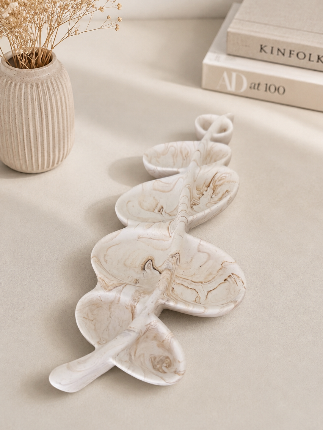 Leaves decoration piece
